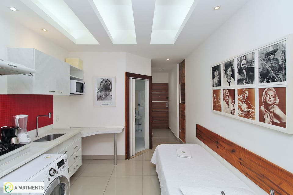 Studio, Multiple Beds, Non Smoking | Iron/ironing board, free WiFi, bed sheets