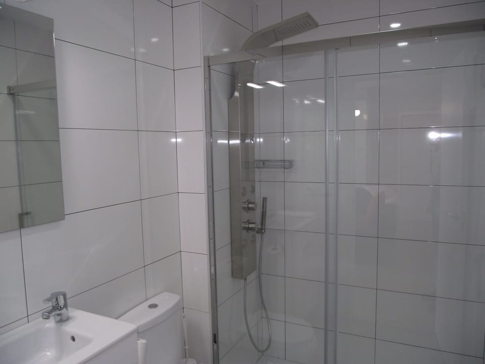 Bathroom shower