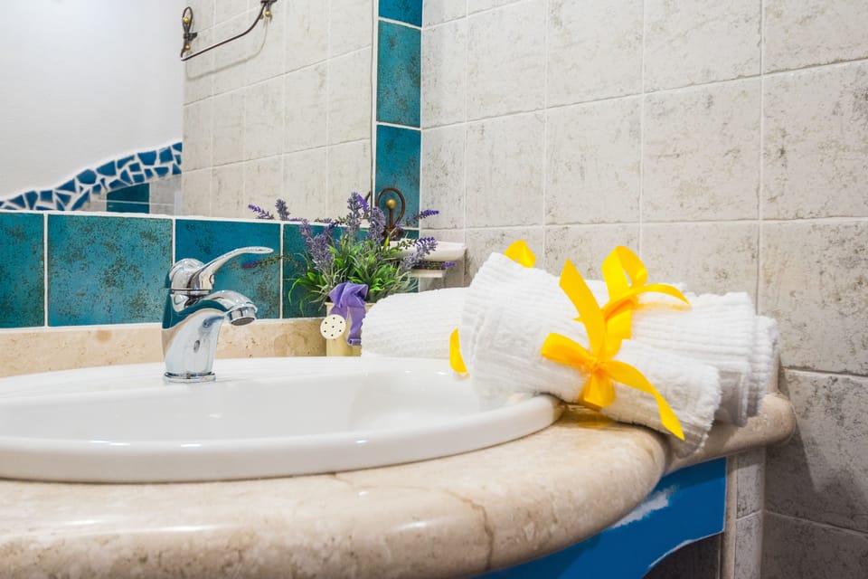 Bathroom sink