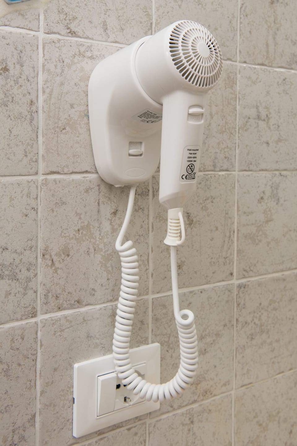 Shower, free toiletries, hair dryer, bidet