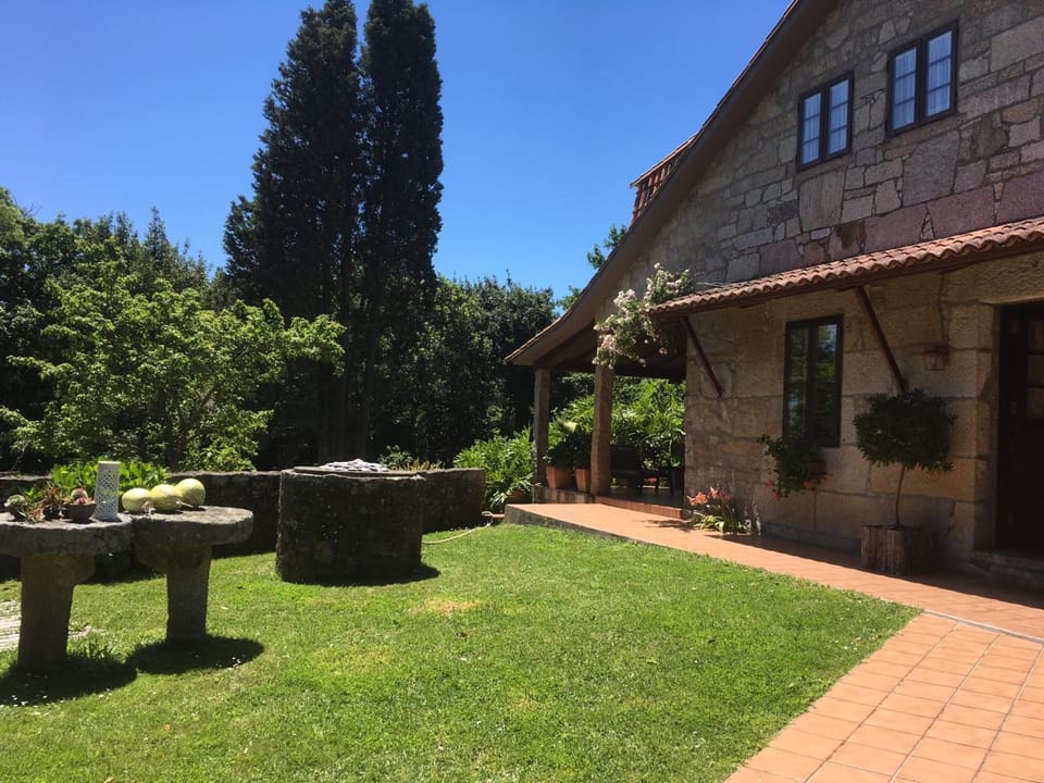 Casa O Fabal Bed and Breakfast in O Salnés