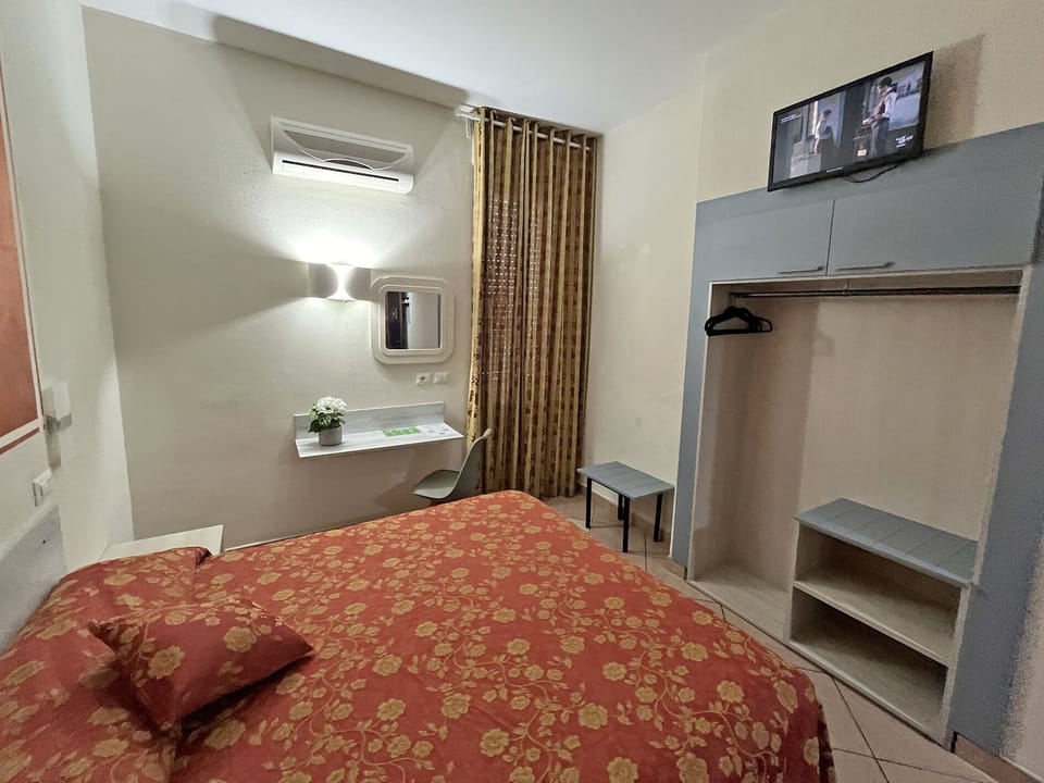 Double Room | Desk, blackout drapes, soundproofing, free WiFi
