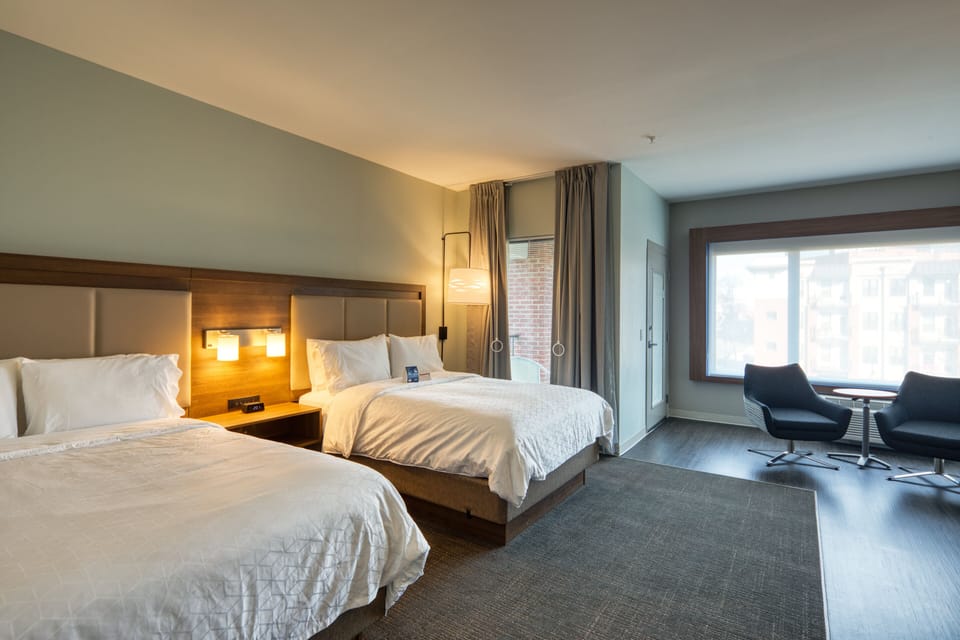 Premium bedding, in-room safe, desk, laptop workspace