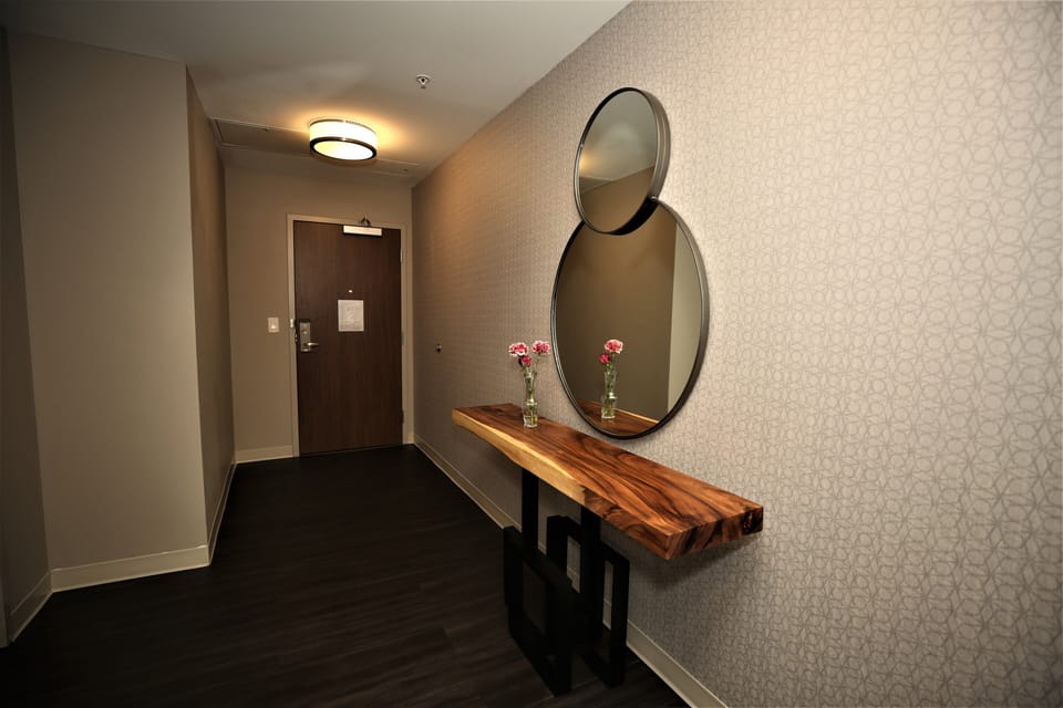 Premium bedding, in-room safe, desk, laptop workspace