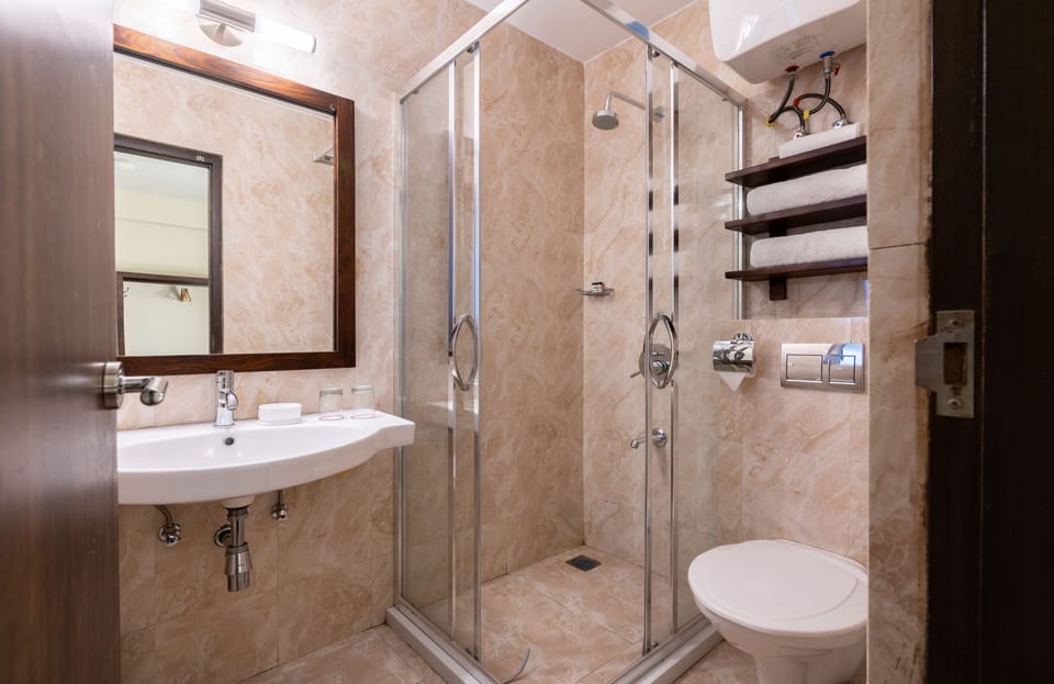 Apartment, 1 Bedroom | Bathroom | Shower, free toiletries, towels