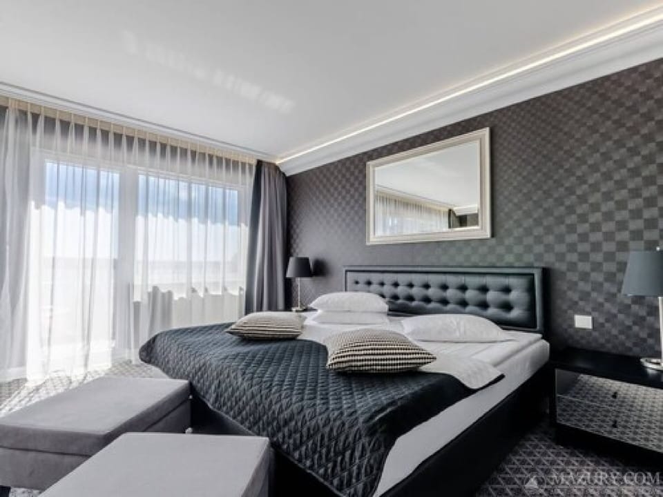 Apartment | Blackout drapes, iron/ironing board (on request), WiFi (free)