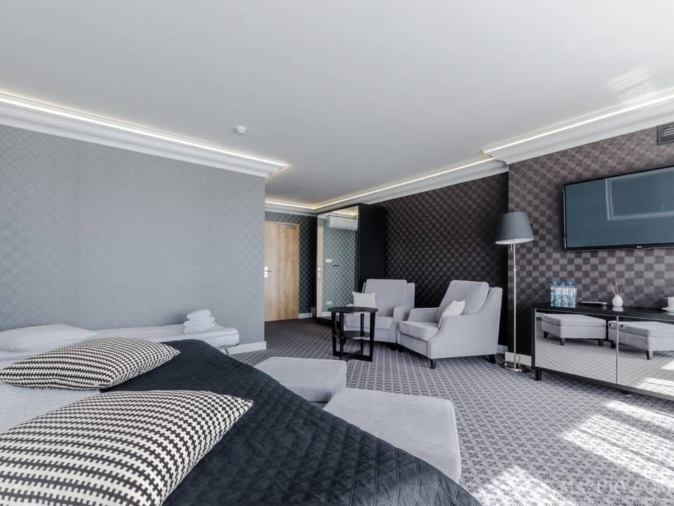 Apartment | Blackout drapes, iron/ironing board (on request), WiFi (free)