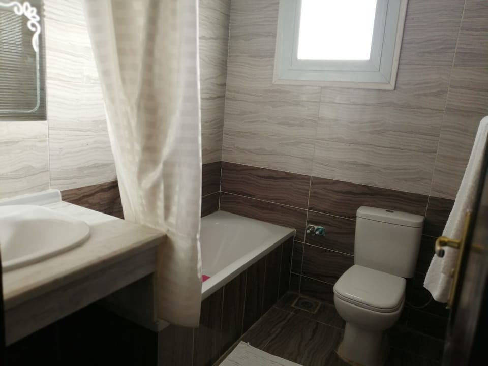 Ensuite bathroom 2