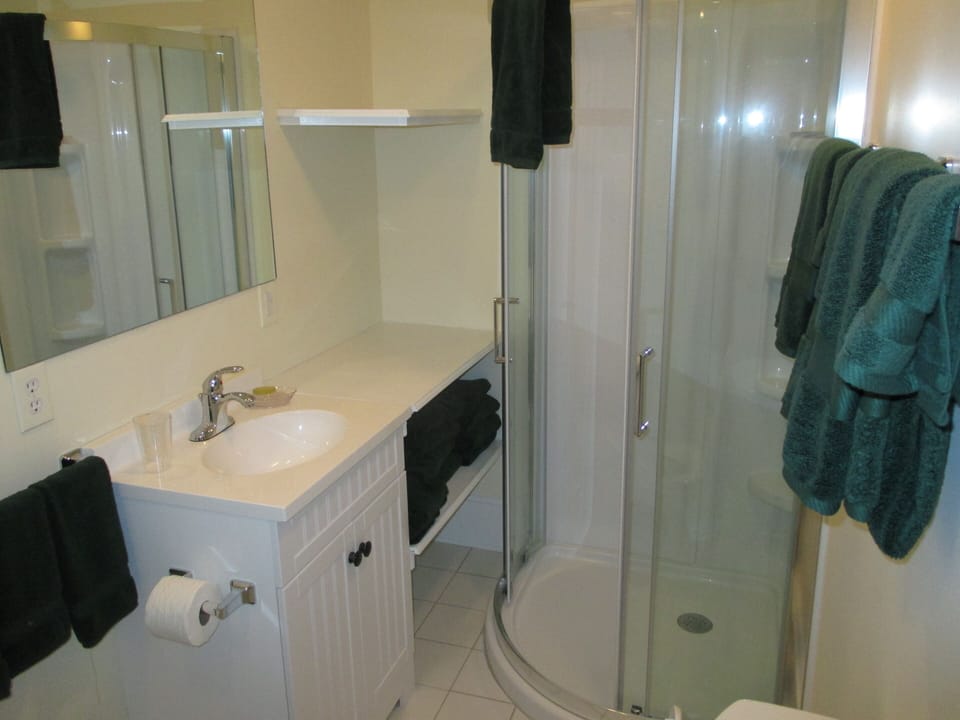 Shared Bath for BR 3 & 4