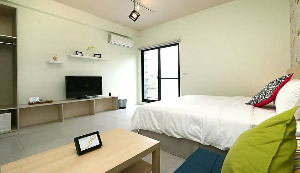 Classic Double Room, 1 Queen Bed, Non Smoking | Free WiFi, bed sheets