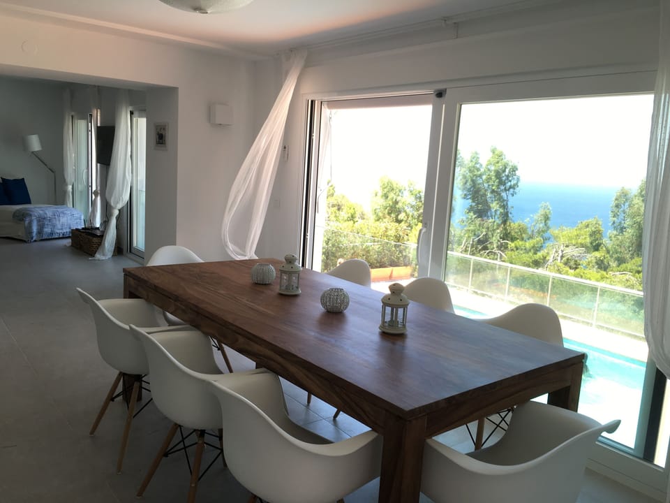 Dinning room with wonderful bay views