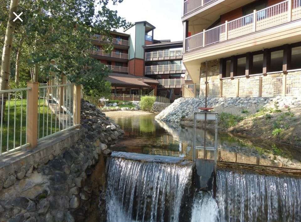 Welcome to the gorgeous Sawmill Creek Condominiums!