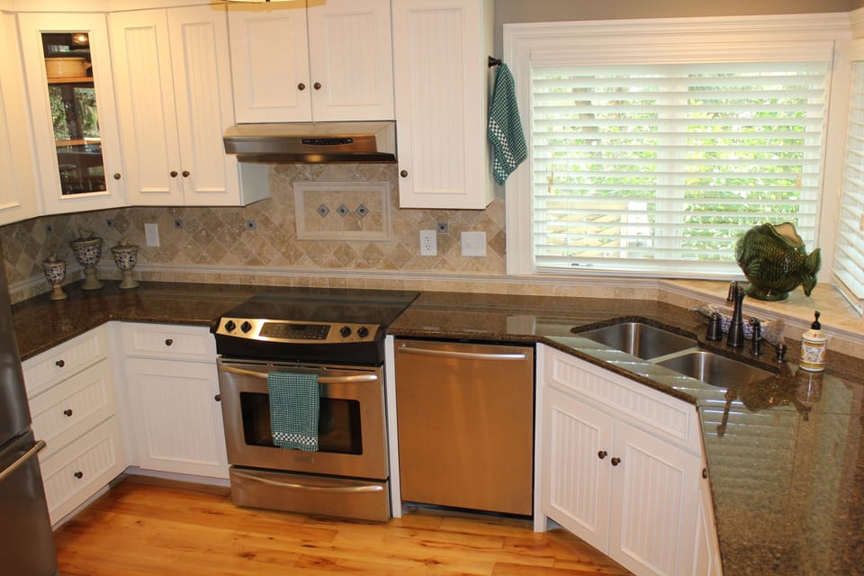 Dishwasher & Double Kitchen Sinks