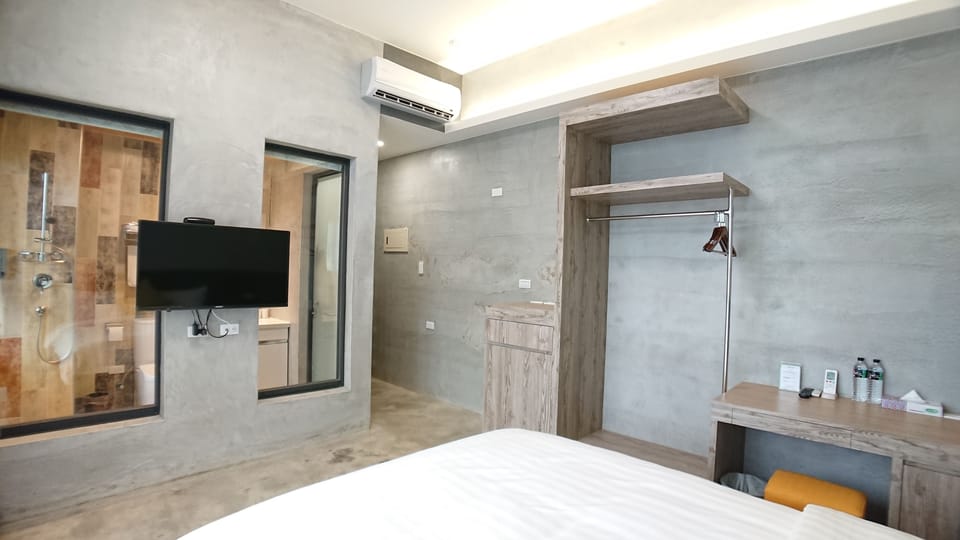 Standard Double Room, 1 Double Bed, Non Smoking | Premium bedding, down comforters, memory foam beds, desk