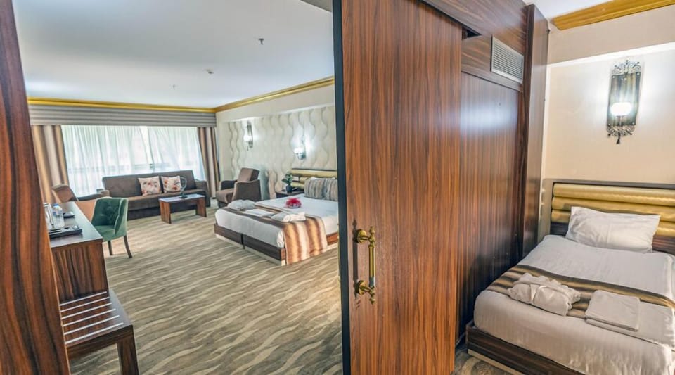 Premium Studio Suite, Valley View | In-room safe, desk, soundproofing, free cribs/infant beds
