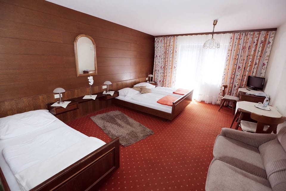 Triple Room, Multiple Beds, Non Smoking | Free WiFi, bed sheets