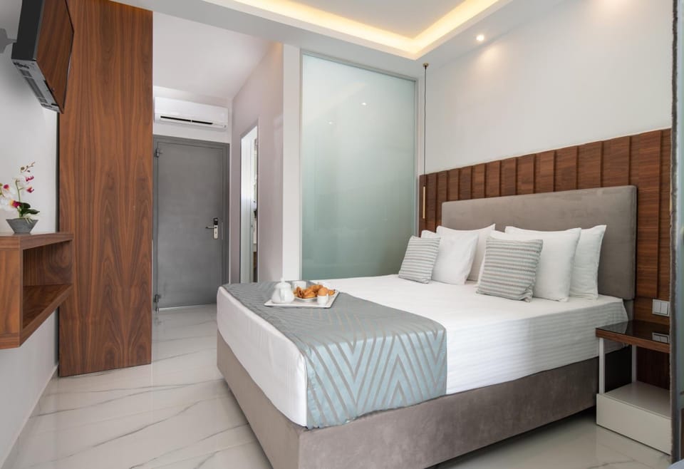 1 bedroom, hypo-allergenic bedding available, in-room safe
