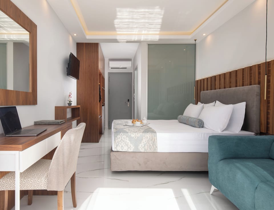 Junior Suite | 1 bedroom, hypo-allergenic bedding available, in-room safe