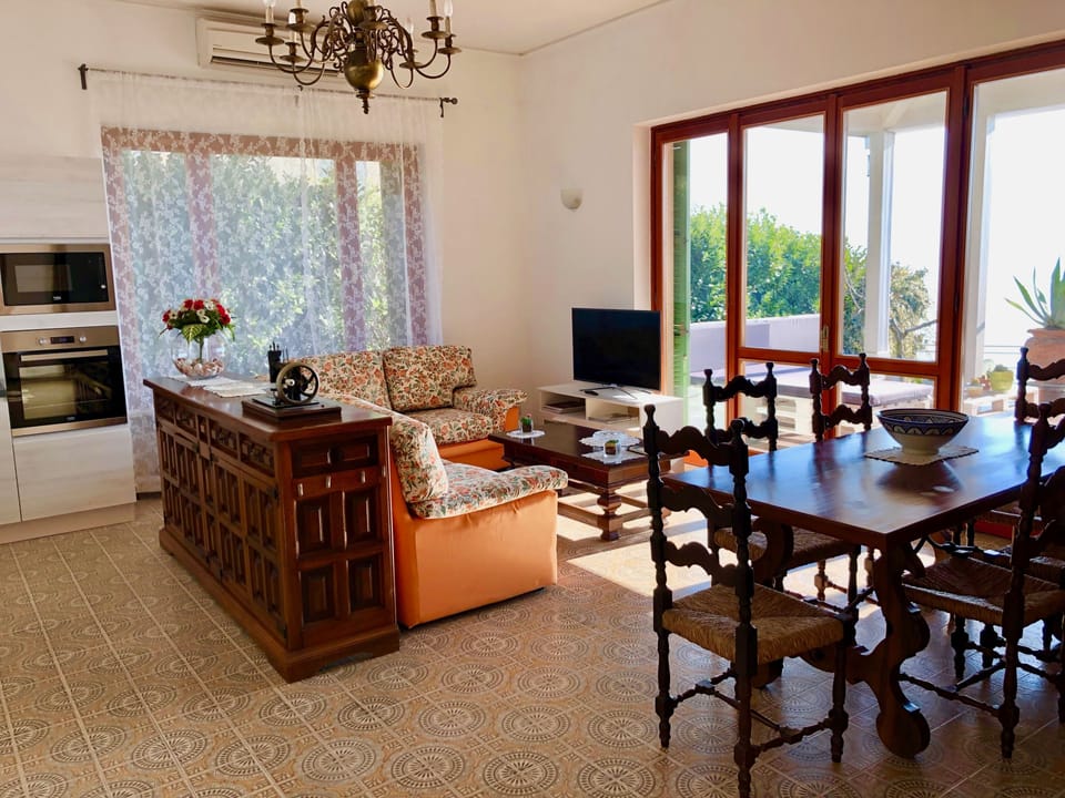 Traditional House, 2 Bedrooms, Lake View | Interior detail