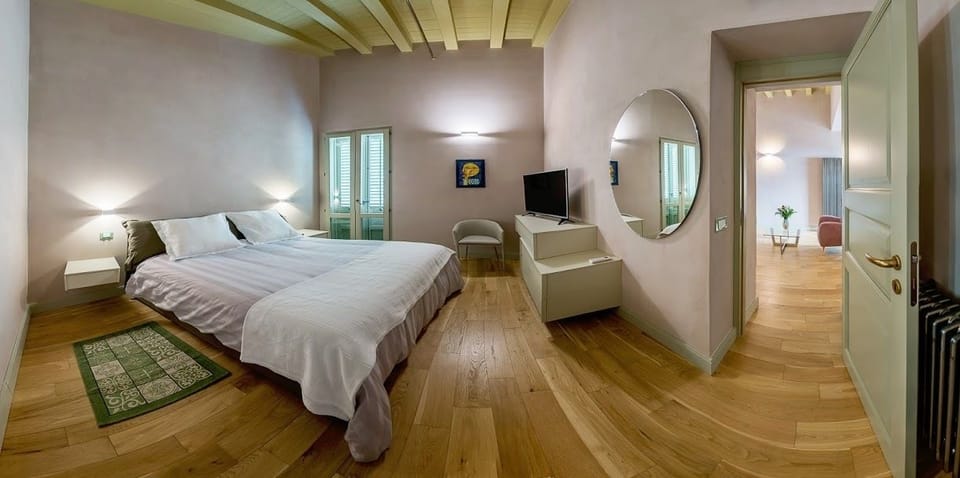 Junior Suite, 1 Bedroom, Private Bathroom | Frette Italian sheets, premium bedding, down comforters, minibar