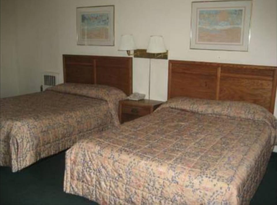 Desk, blackout drapes, WiFi (free), bed sheets