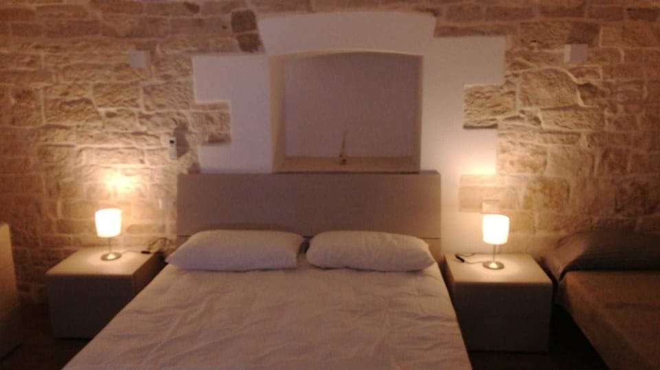 Comfort Triple Room | Rollaway beds (surcharge), WiFi (free), bed sheets