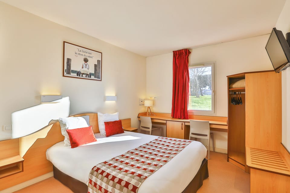 Standard Double Room | Premium bedding, desk, soundproofing, free cribs/infant beds