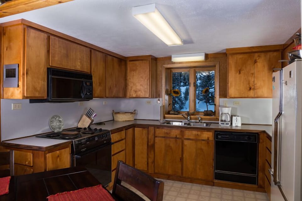 AMP HOUSE | Private kitchen | Fridge, coffee/tea maker