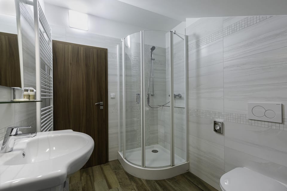 Shower, free toiletries, hair dryer, towels