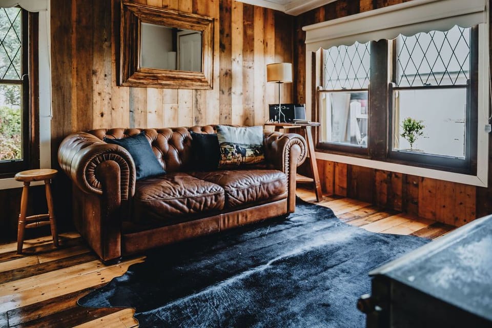 Comfy Lounge to relax in front of the fire (2)