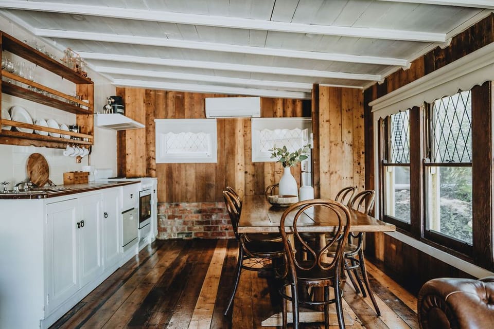 Lovely kitchen for all your cooking needs (1)