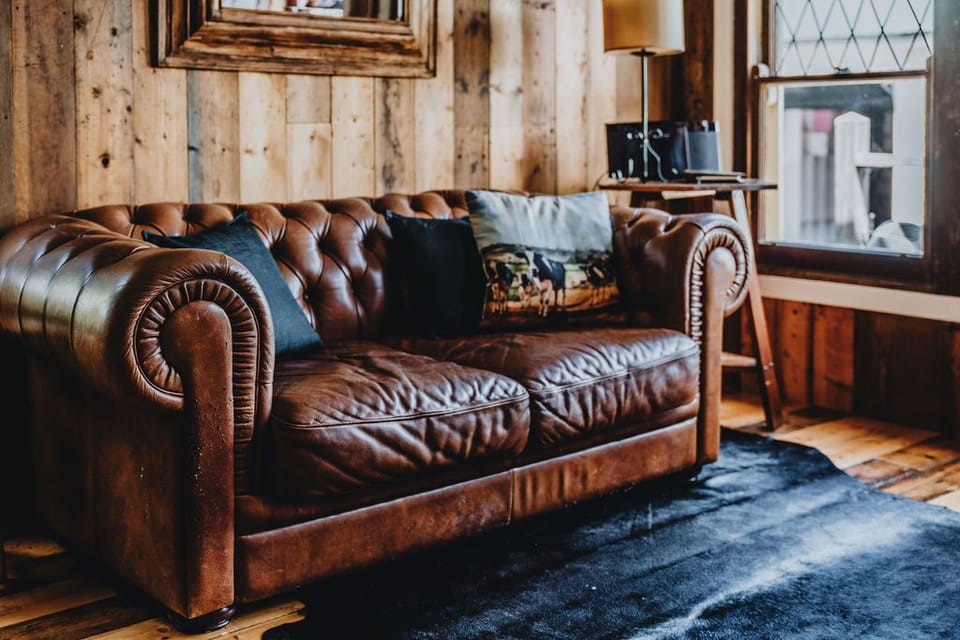 Comfy Lounge to relax in front of the fire (1)