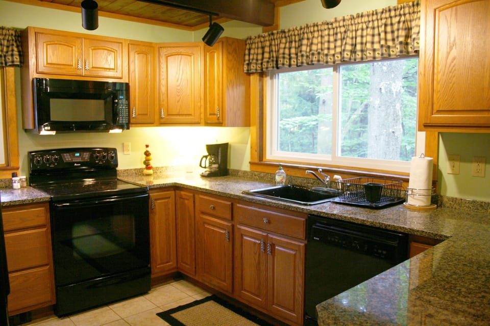 kitchen: convection oven, granite, microhood, dishwasher, disposal, coffee maker