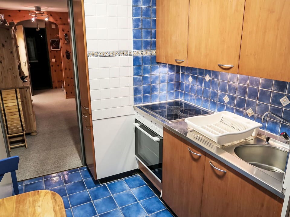 Kitchen Sink, Tap, Property, Cabinetry, Sink, Furniture, Plumbing Fixture, Blue, Countertop, Wood
