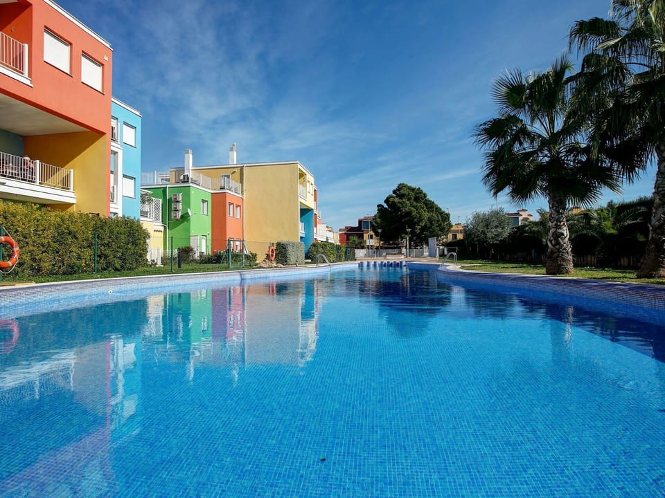 Water, Building, Plant, Sky, Cloud, Swimming Pool, Azure, House, Tree, Seaside Resort