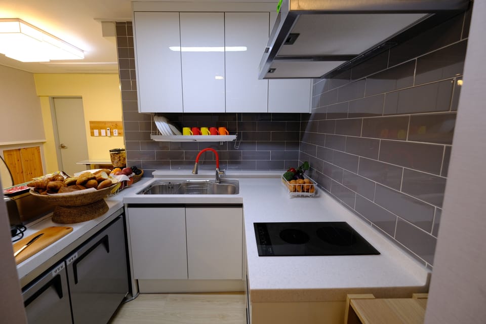 Coffee/tea maker, fridge, electric kettle