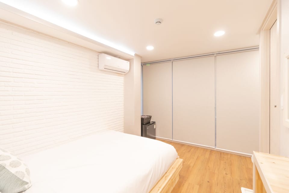Deluxe Double Room, 1 Double Bed, Non Smoking | Blackout drapes, free WiFi, bed sheets