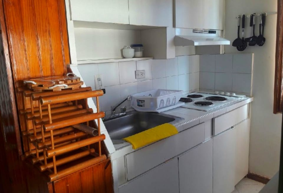 Full-size fridge, stovetop, cookware/dishes/utensils