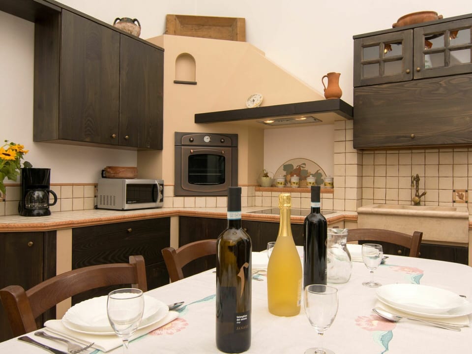Room, Property, Interior Design, Kitchen, Building, Furniture, House, Countertop, Home, Architecture
