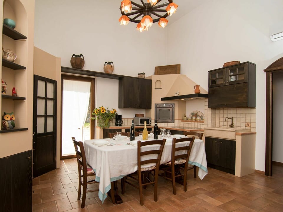 Room, Furniture, Property, Interior Design, Dining Room, Building, Floor, Ceiling, Table, Countertop