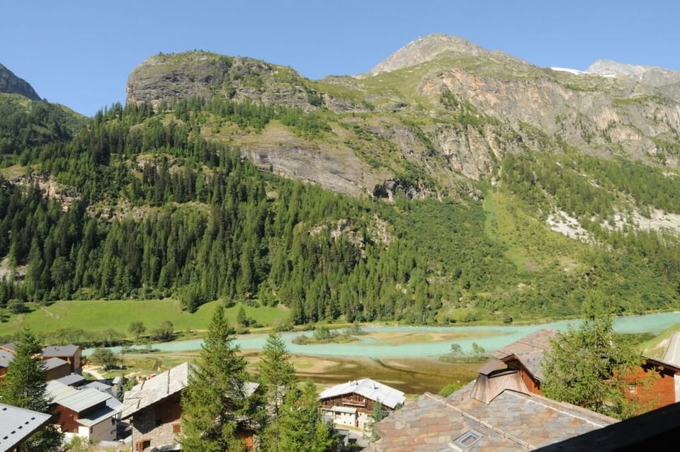 Typical chalet, combining the charm of wood and stone, overlooking the Isère river  Chalet in Tignes
