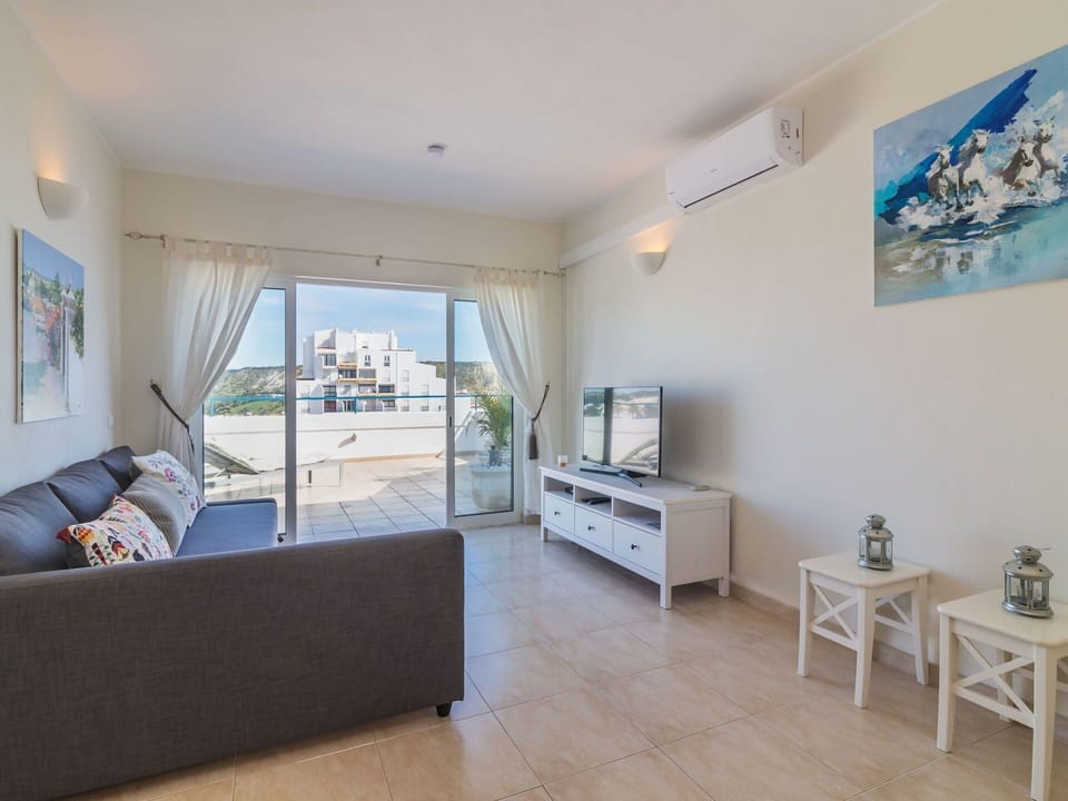 Property, Room, Furniture, Real Estate, Building, Interior Design, Floor, House, Living Room, Ceiling