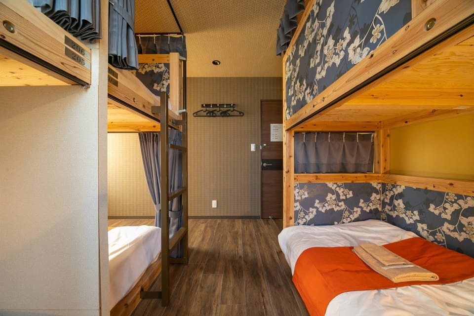Room, Shared Bathroom (  C  ) | Free WiFi, bed sheets