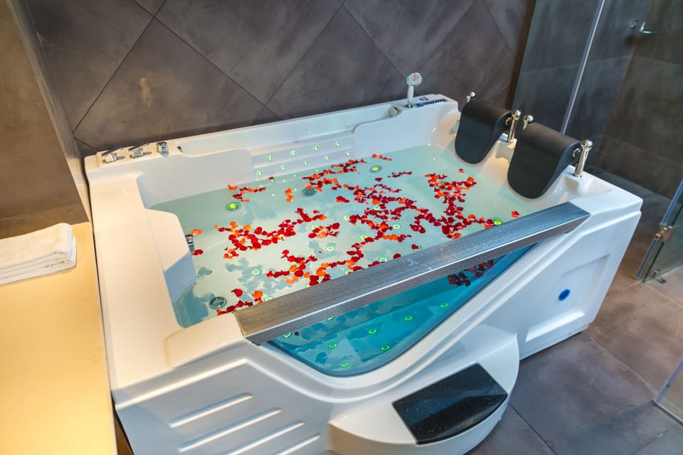 Luxury Suite | Bathroom sink