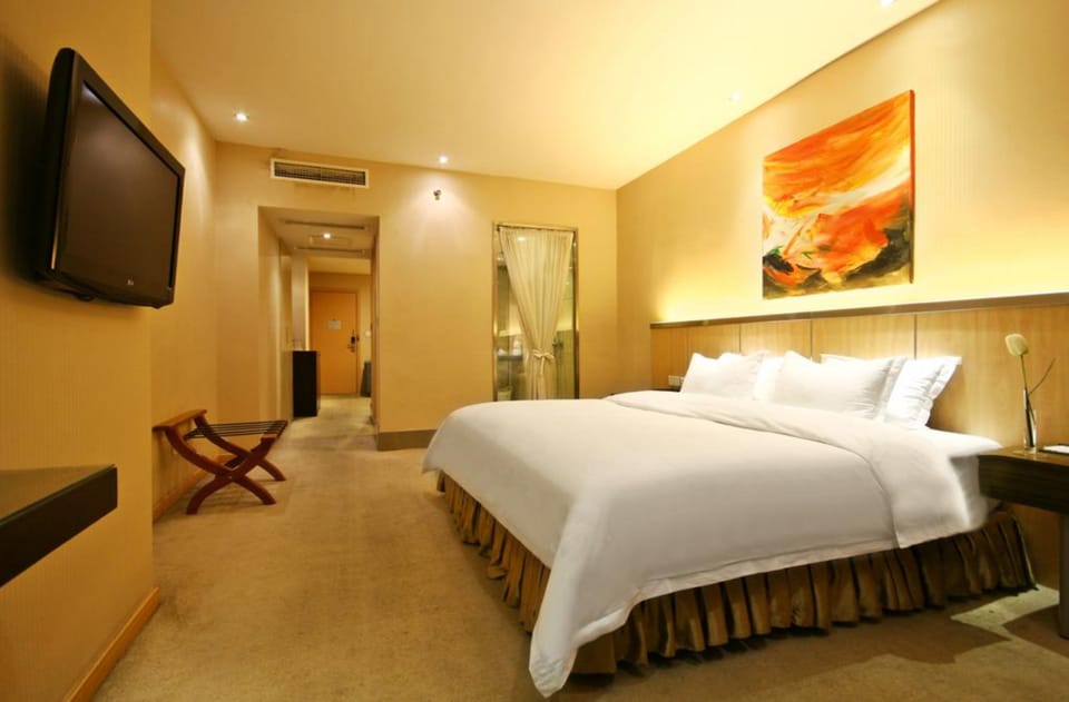 Executive Double Room | Blackout drapes, WiFi (free)