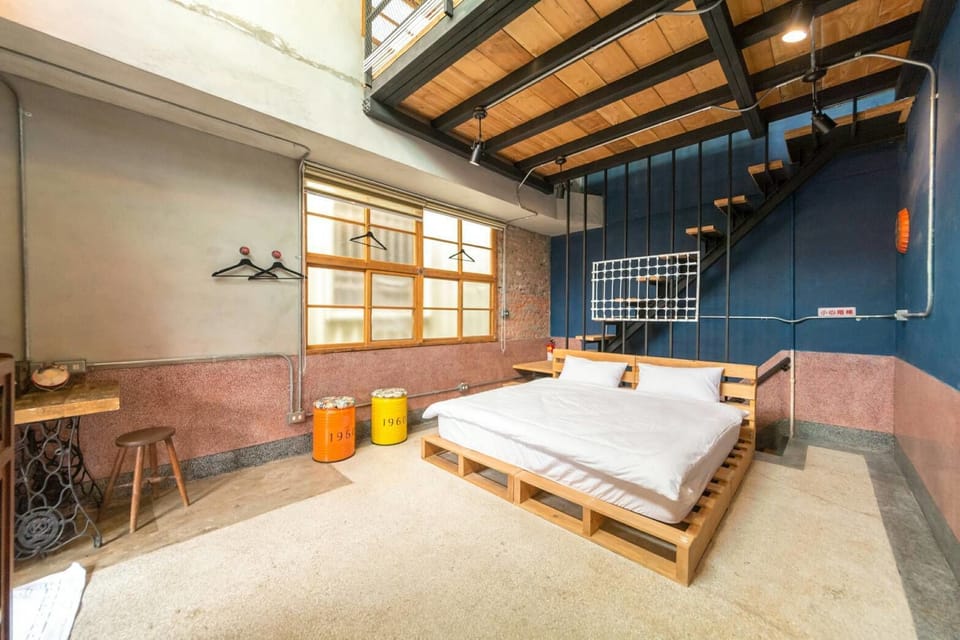 Signature Loft, Multiple Beds, Non Smoking | Minibar, individually decorated, desk, blackout drapes