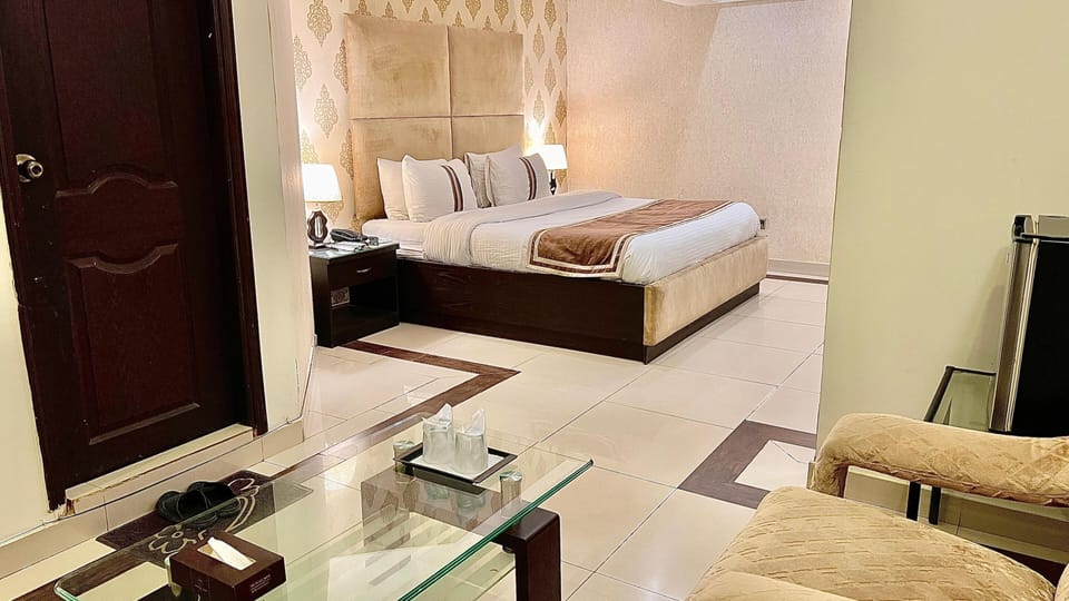 Deluxe Double or Twin Room, 1 Bedroom, Accessible, Non Smoking | Desk, blackout drapes, soundproofing, free WiFi