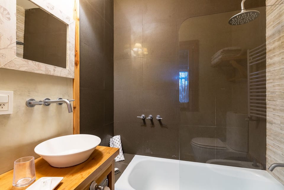 Bathroom of Ground floor Suite
Baño de Suite Planta Baja 