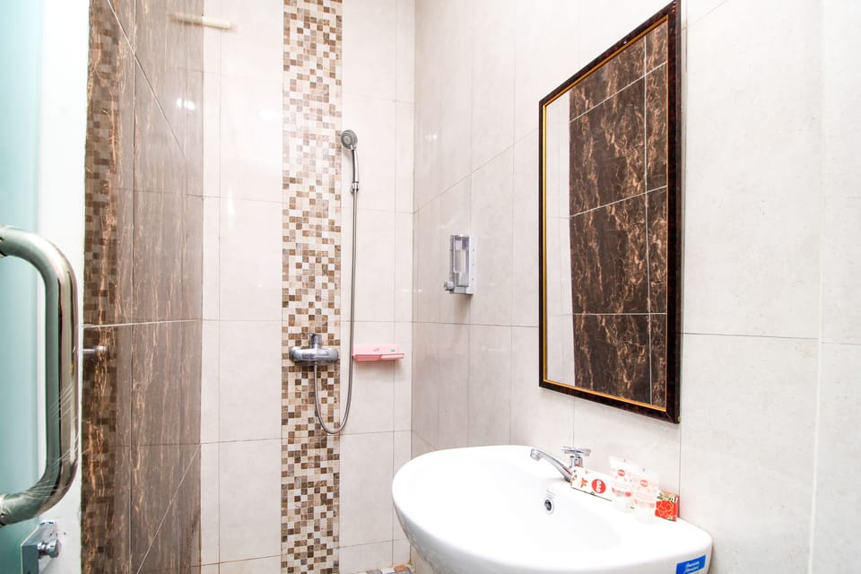 Standard Double Room, 1 Double Bed, Non Smoking | Bathroom sink