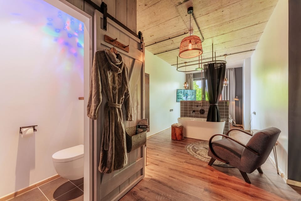 Standard Double Room, Non Smoking, Bathtub | Bathroom | Hair dryer, towels, soap, shampoo